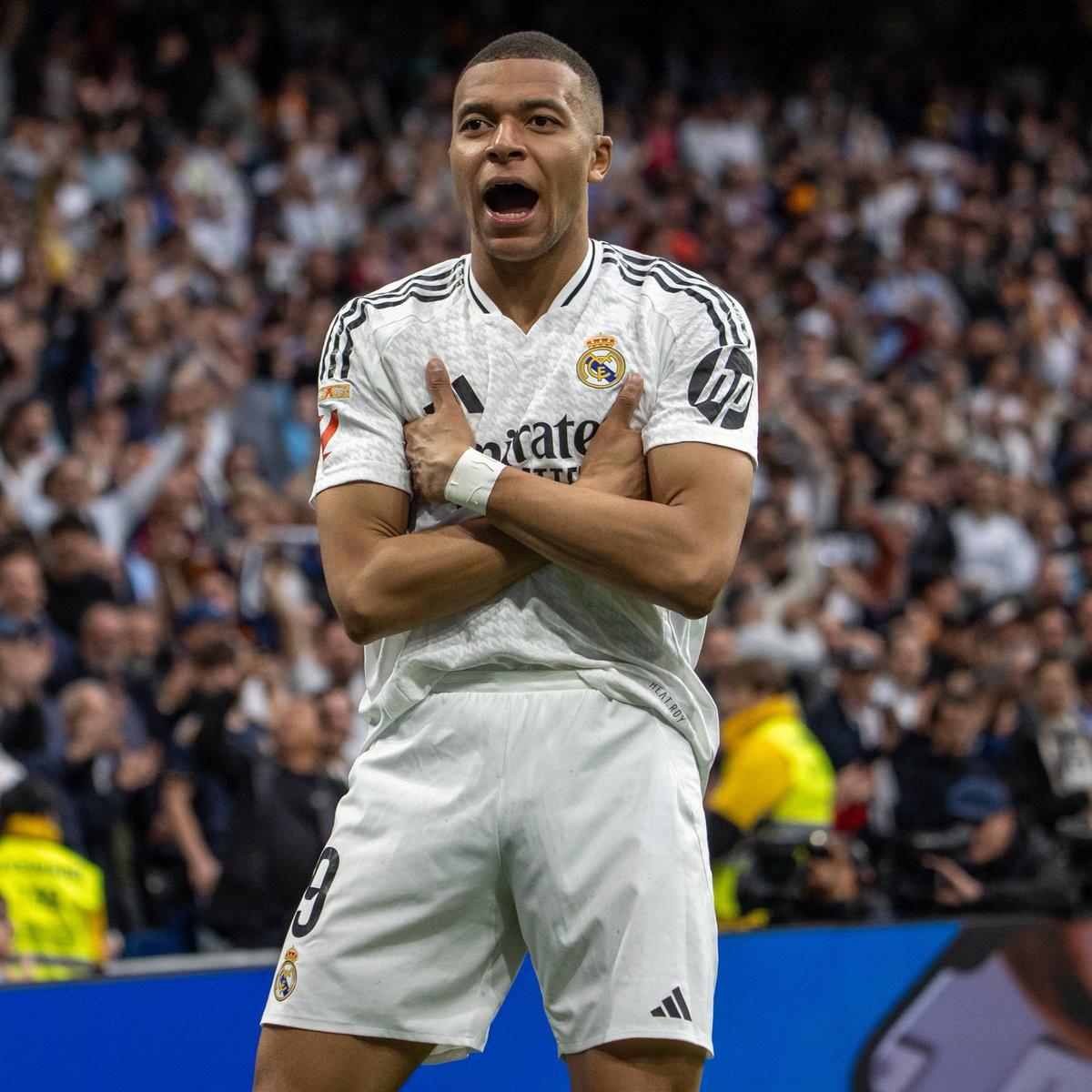 九游J9（中国）-c罗和姆巴佩的合照