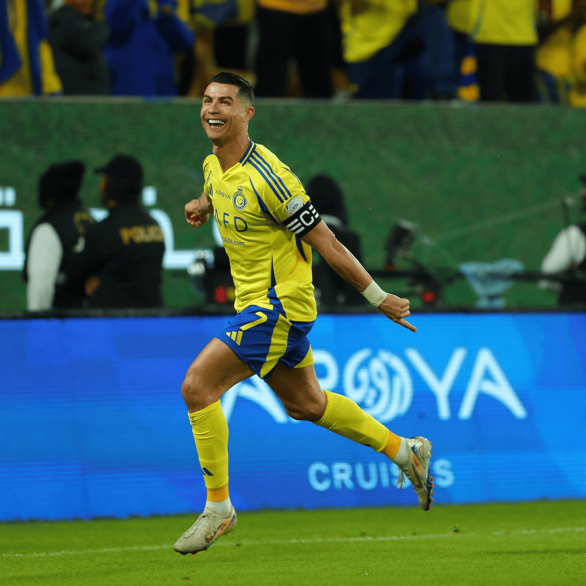 九游J9（中国）-C罗重返赛场，败北首场状态出色，DWG观众沸腾！(国青01遭沙特绝杀无缘世青赛)