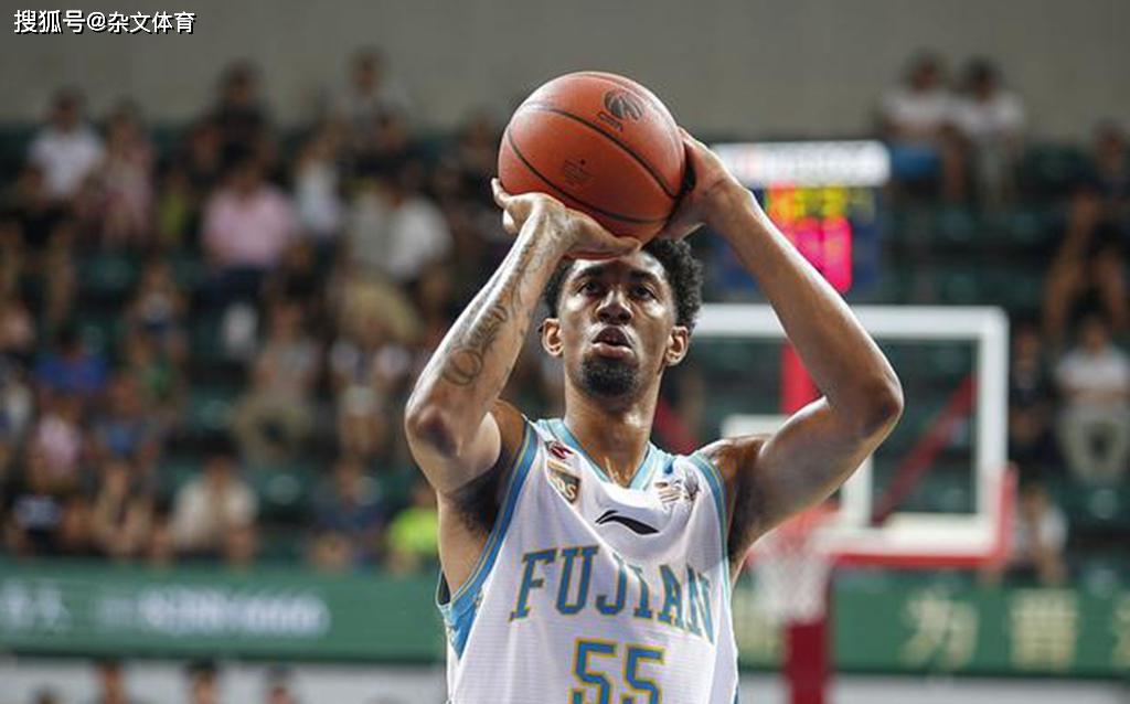 迈阿密热火训练开放日，赛前篮板制胜引欢呼，社区盾在即，资深球员宣示担当的简单介绍