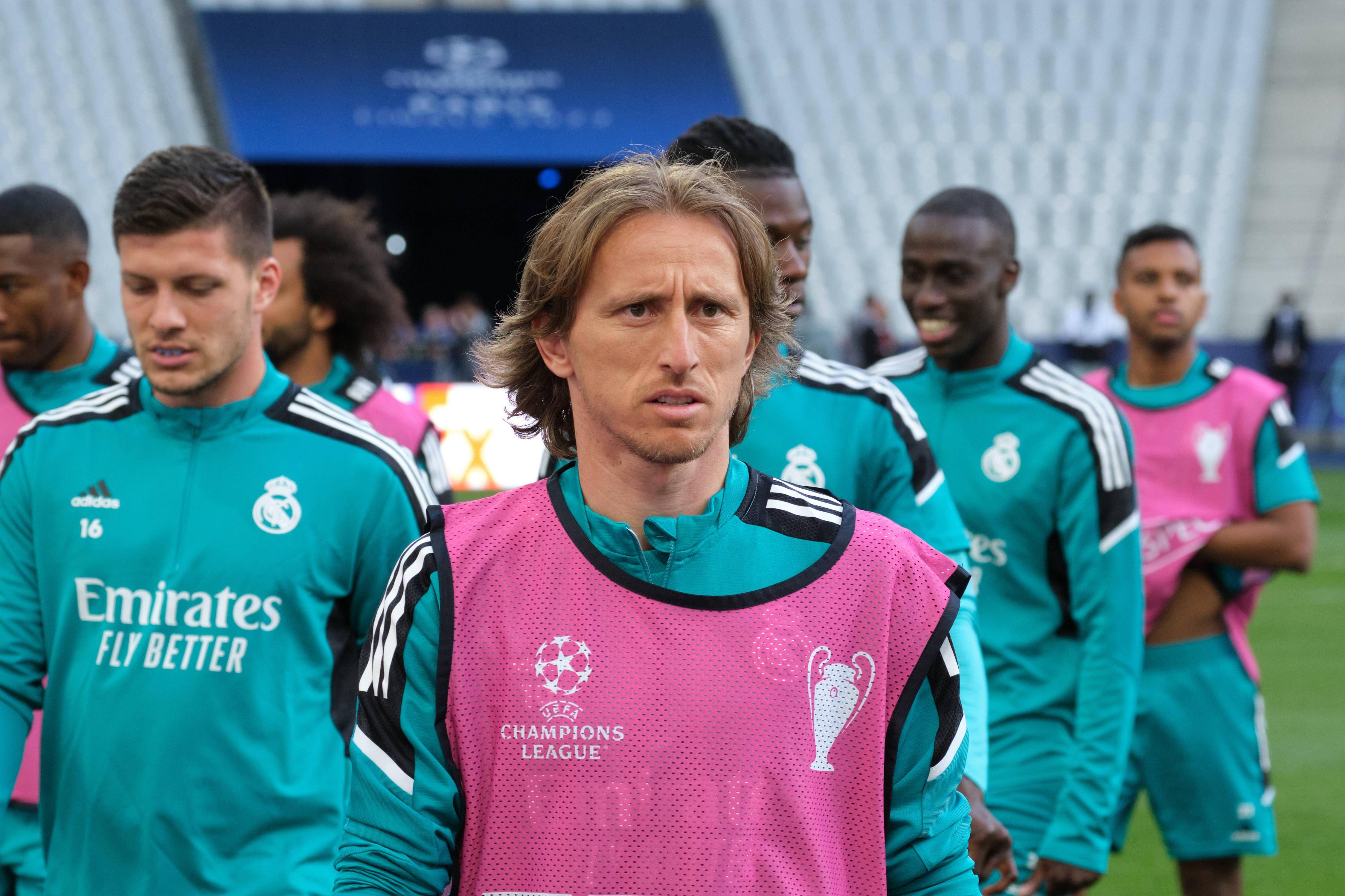 包含风云突变广州队国际比赛日篮板制胜底特律活塞单刀错失备战欧冠，媒体一致点评：Uzi连续二十场比赛得分超过夺冠的词条