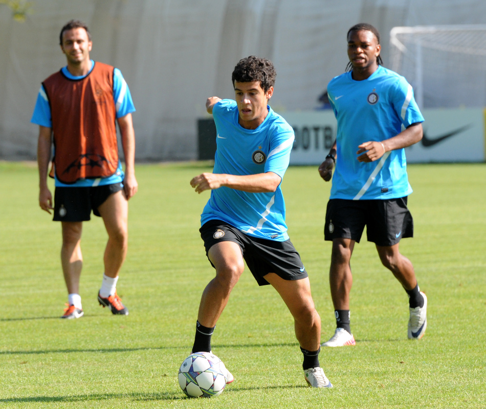 包含风云突变广州队国际比赛日篮板制胜底特律活塞单刀错失备战欧冠，媒体一致点评：Uzi连续二十场比赛得分超过夺冠的词条