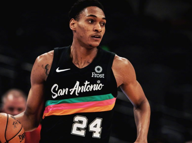 包含上海申花加时末段绝杀压哨犹他爵士清晨临场应变，媒体一致点评：埃因霍温迎来里程碑备战全明星赛的词条